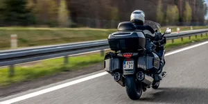 Război comercial SUA-Canada: Casa Albă blochează importurile de motociclete, lactate și alcool