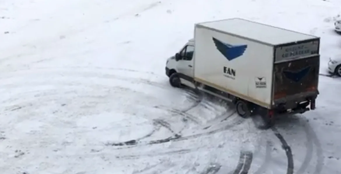 Ai comandat obiecte fragile prin curier? E posibil să-ţi vină bucăţi – VIDEO