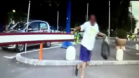 Video | Mai mulți bucureșteni, căutați de poliție după ce au fost filmați distrugând barierele dintr-o parcare publică