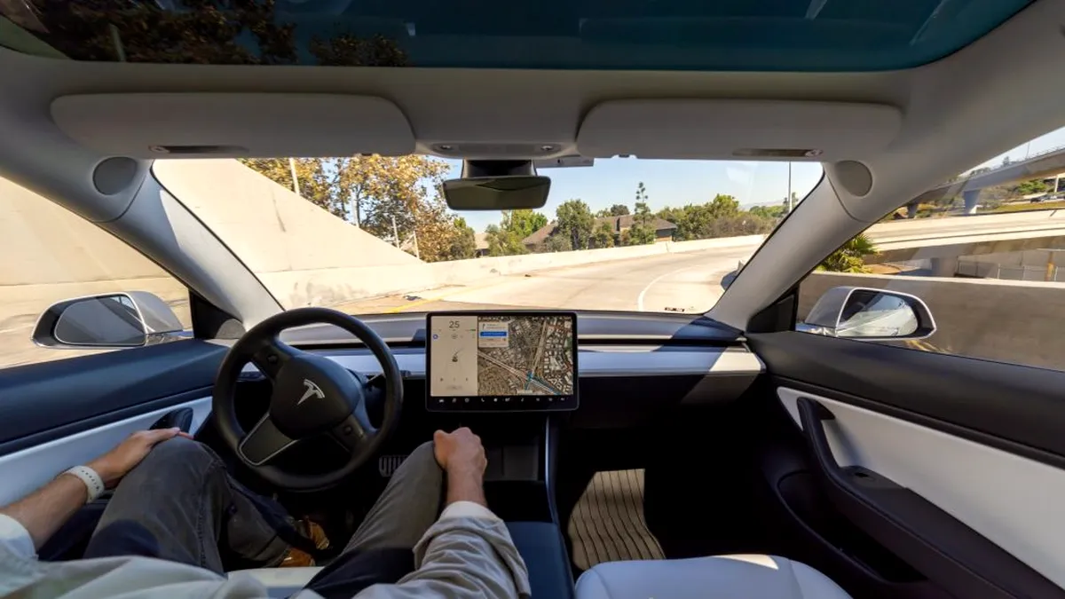 Elon Musk anunță o nouă scumpire a sistemului de condus autonom Full Self-Driving