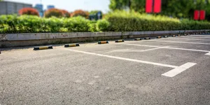 Noile reguli din Codul Urbanismului aduce parcări ecologice și zone cu emisii scăzute sau zero