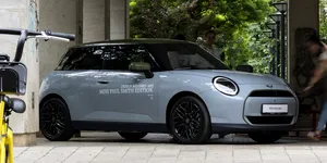 <span class='prepend'>Foto |</span> BMW celebrează 25 de ani de MINI. Primele schițe de design pentru versiunea din 2001, prezentate la București de David Carp, designer BMW Group 
