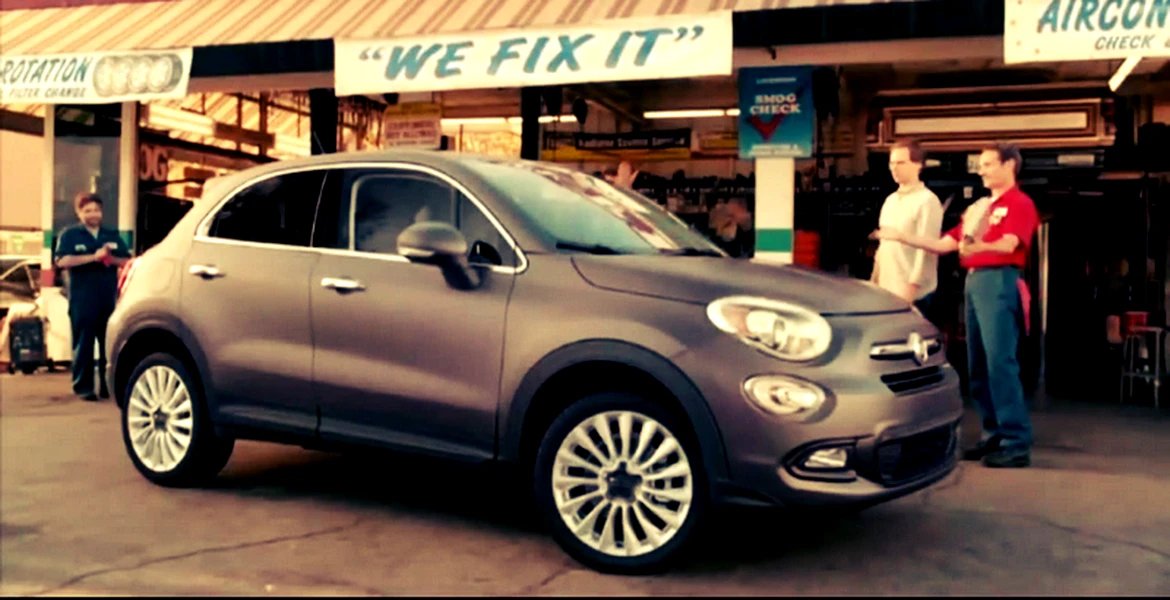 Prima reclamă la Fiat 500X te îndeamnă să faci mult sex. Pe o tapiţerie de piele