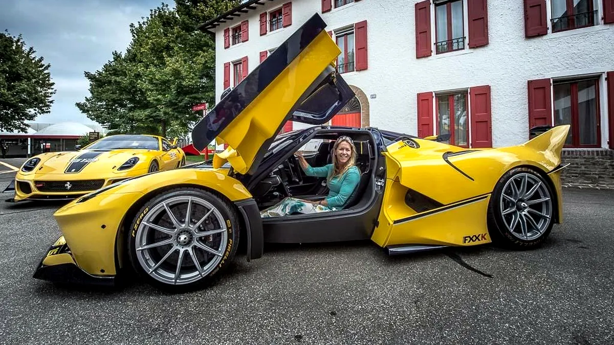 Un Ferrari FXX K cadou pentru soţie? Fă cunoştinţă cu cel mai tare soţ din lume