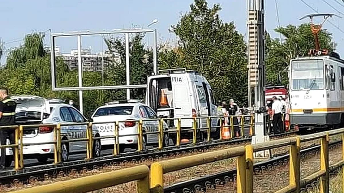 Un bărbat care admira noul pod de la Ciurel a fost lovit de tramvai