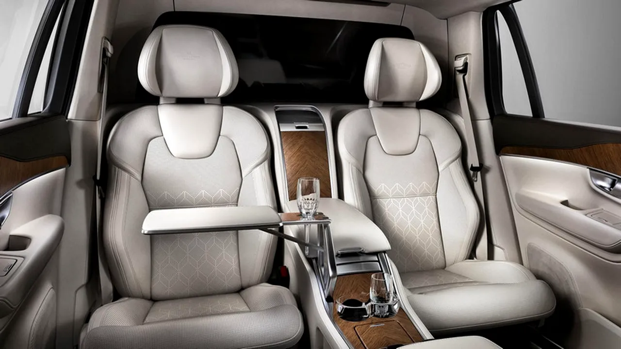 1-volvo-xc90-excellence-front 