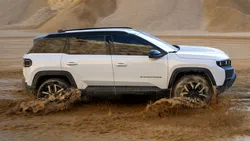 <span class='prepend'>Foto |</span> Noul Jeep Compass poate fi comandat și cu sistemul electric 4xe. Până la 375 de cai putere și autonomie de peste 600 de kilometri