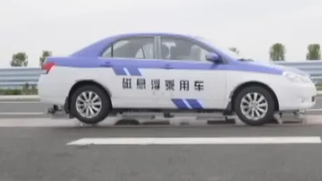 Chinezii testează mașini care folosesc levitația magnetică. Acestea pot atinge viteza de 230 km/h