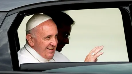 FOTO. ”Umila” maşina folosită de Papa Francisc în vizita din SUA va fi scoasă la vânzare. Află modelul şi preţul 