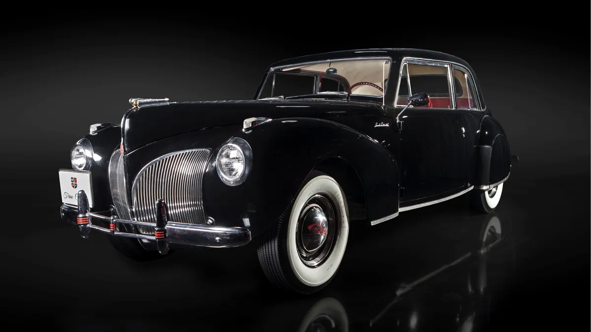 Țiriac Collection le dă întâlnire pasionaților auto la POLI AutoFEST 2026. Două modele istorice vor putea fi admirate în cadrul evenimentului, într-o selecție ce reflectă eleganța clasică americană și rafinamentul designului scandinav
