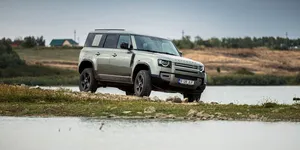 Land Rover pregătește o versiune mai extremă a lui Defender. SUV-ul britanic, testat pe Nürburgring