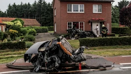 Accident oribil cu Audi S8. Şoferul scapă...