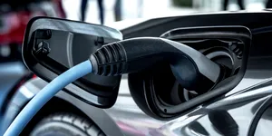 Rușii cumpără în număr mare vehicule electrice chinezești, pe fondul penuriei de carburant provocată de atacurile ucrainene. Au dat însă peste o altă problemă