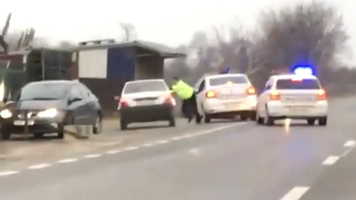 Două mașini de poliție s-au chinuit jumătate de oră să prindă o Dacia Solenza furată de un bărbat fără permis