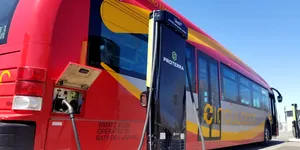 Un mic oraș din România și comuna de lângă cumpără două autobuze electrice