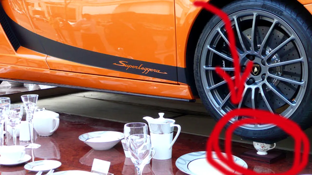 Lamborghini Gallardo aşezat pe ceşti de ceai