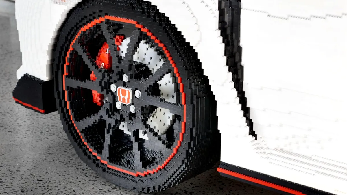O Honda Civic Type R în mărime naturală construită din Lego - FOTO