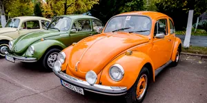 Retroparada Primăverii 2026 a ajuns la București. Mașini istorice expuse gratuit în Parcul Lumea Copiilor