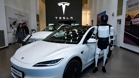 Un robotician de la MIT, cofondator al iRobot, afirmă că viziunea lui Elon Musk privind asistenții roboți umanoizi este „pură fantezie”