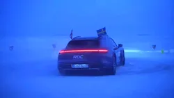 VIDEO: Porsche Taycan Cross Turismo a intrat din nou în Guinness Book. Ce performanță a izbutit de această dată?