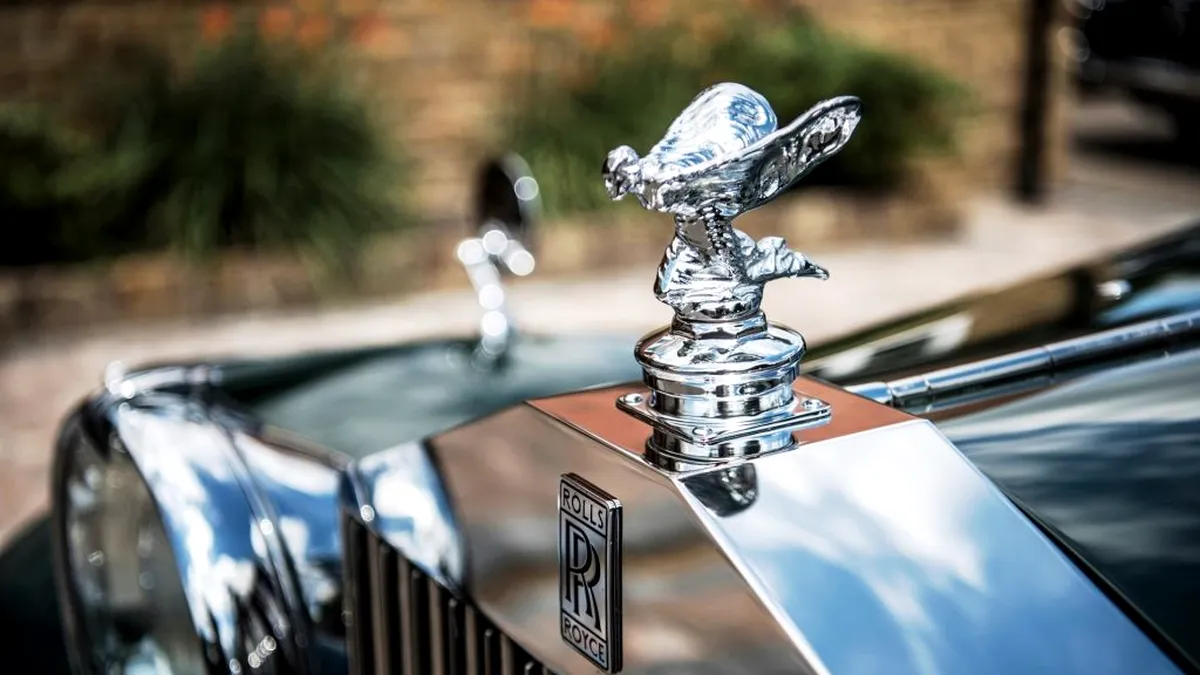 Rolls-Royce a dezvăluit noul design el legendarei statuete „Spirit of Ecstasy”