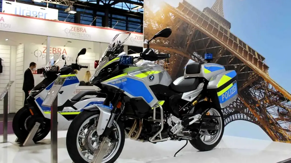BMW lansează două modele de motociclete pentru polițiști - FOTO