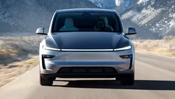 Tesla cheamă în service peste 20.000 de modele din cauza farurilor prea puternice