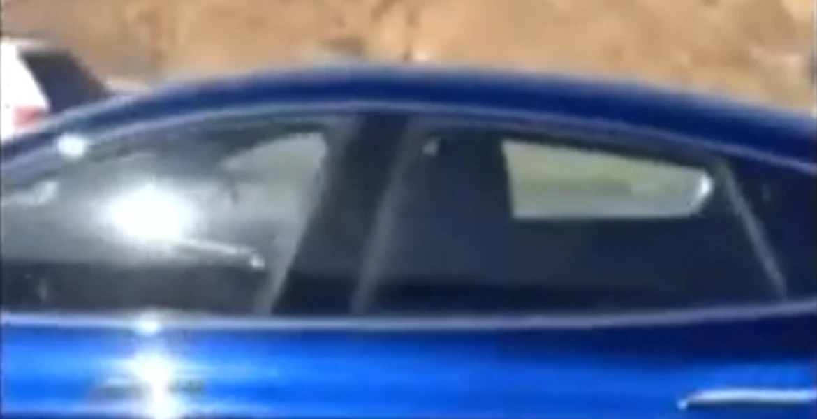 Şofer de Tesla surprins în timp ce dormea la volan  | VIDEO