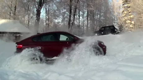 BMW X6 vs Range Rover şi Toyota Land Cruiser pe zăpadă. VIDEO