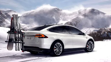Experiment cu mașini Tesla: Cât timp poate ține cabina încălzită o mașină electrică