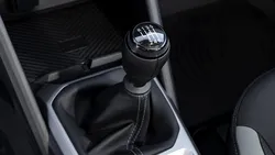 Ce mașini cu cutii de viteze manuale mai poți cumpăra în 2026?