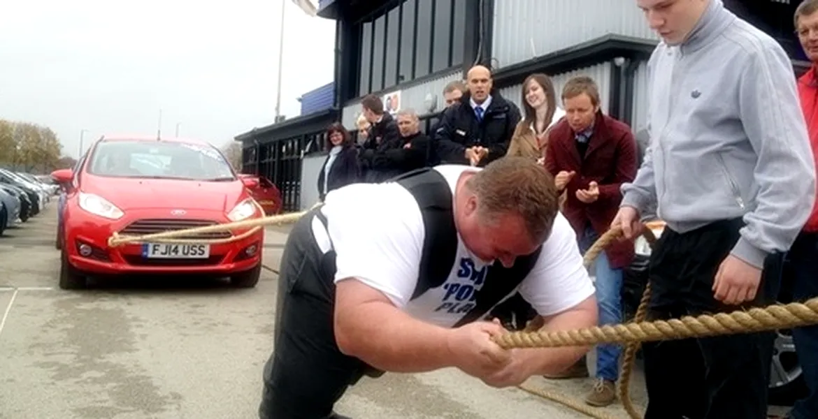 Simon Plant, locomotiva-umană, a stabilit un record mondial la tractat maşini. VIDEO