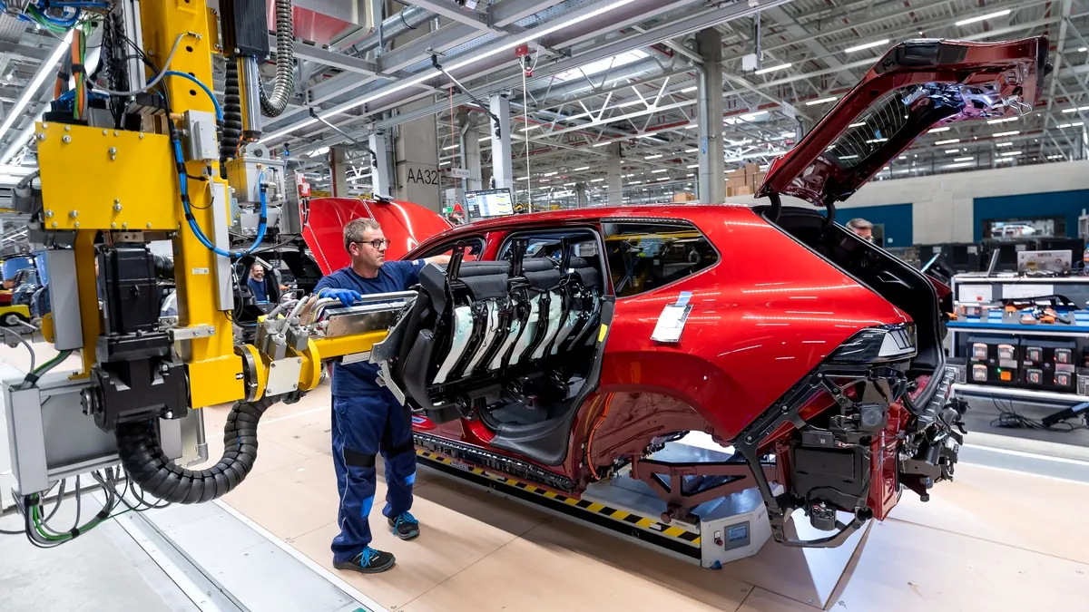 Fabrica BMW din Ungaria funcționează non-stop, ca răspuns la cererea ridicată pentru SUV-ul electric iX3