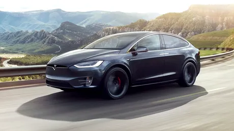 Tesla recheamă 55.000 de vehicule Model X. Ce problemă au mașinile electrice