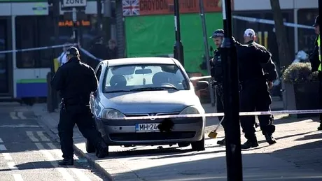 O mașină cu număr de România a produs panică la Londra