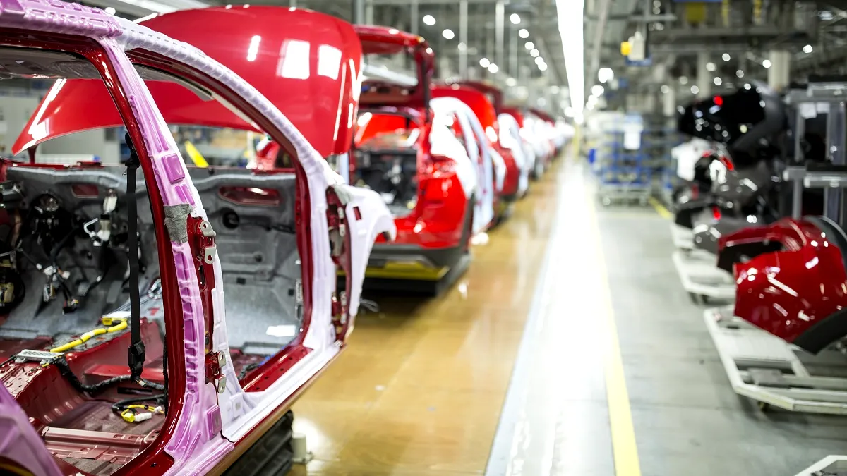 Pentagonul discută cu doi giganți auto pentru producția de armament. Și companiile auto din România explorează contracte în apărare