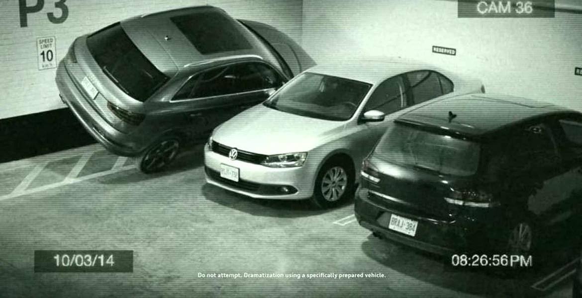 Audi Q3 parchează şi pe pereţi. Gafă sau reclamă genială a nemţilor?