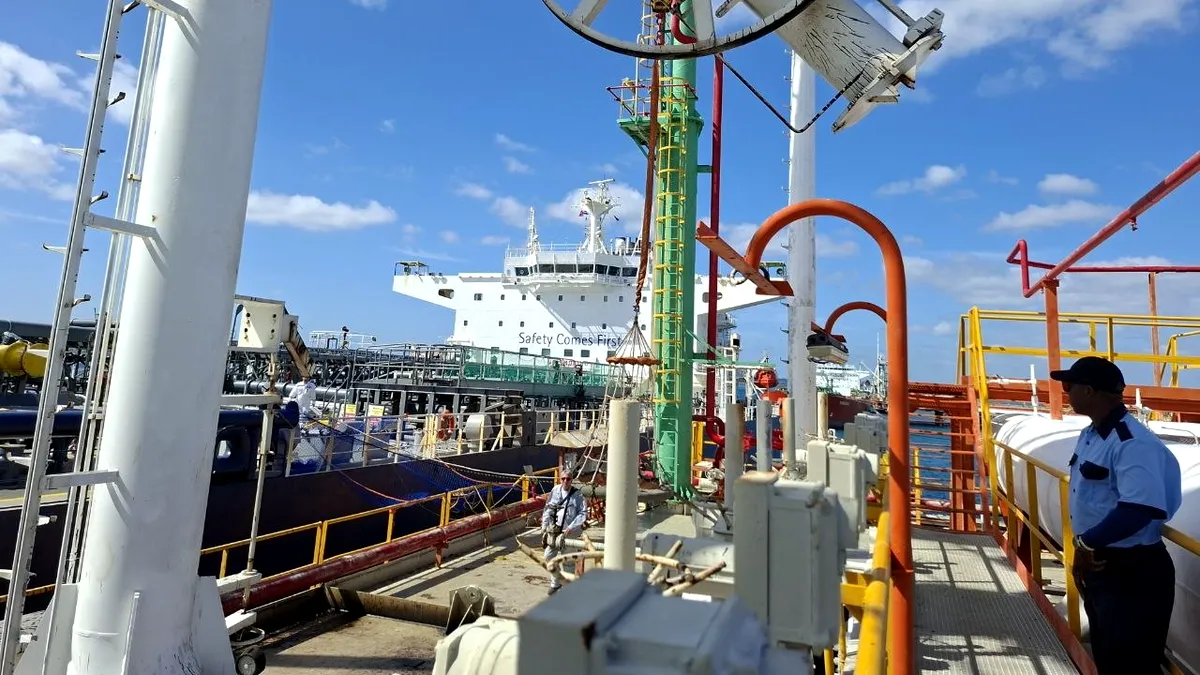 Greva care ar putea paraliza România, în noiembrie. Angajații Oil Terminal pregătesc sistarea activității