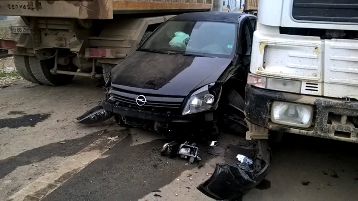 Se întâmplă în România: un accident stupid petrecut pe o autostradă închisă i-a salvat viaţa - GALERIE FOTO
