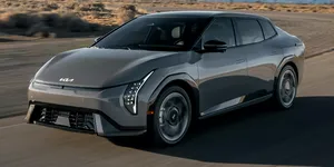 Kia EV4 a intrat în producția de serie la uzina din Slovacia