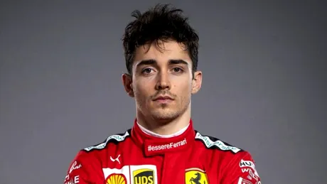 Pilotul de la Ferrari, Charles Leclerc, și-a lăsat iubita 25 de minute la ușă. Ce făcea înăuntru?