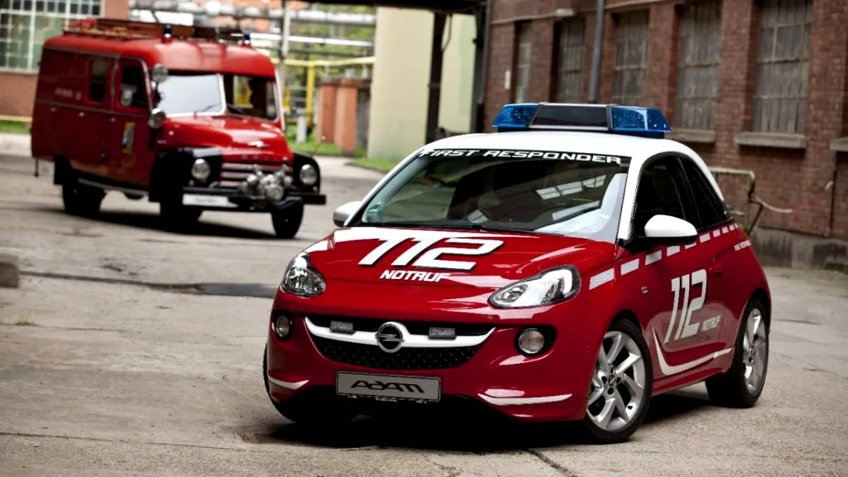 Ediţie de pompieri pentru modelul fashion Opel Adam