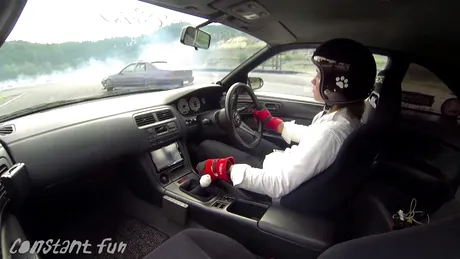 Lecţie de drift, văzută din interiorul maşinii. VIDEO