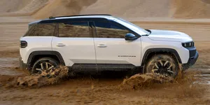 <span class='prepend'>Foto |</span> Noul Jeep Compass poate fi comandat și cu sistemul electric 4xe. Până la 375 de cai putere și autonomie de peste 600 de kilometri