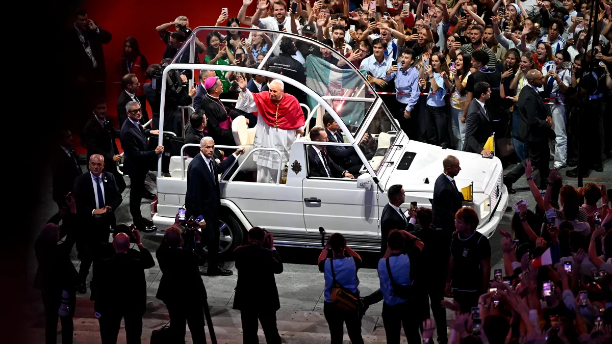 Vaticanul expune opt papamobile Mercedes-Benz. Colecția prezintă aproape 100 de ani de istorie auto