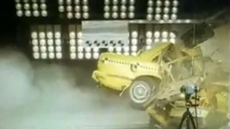 Crash-test la 100 km/h cu o barieră de beton