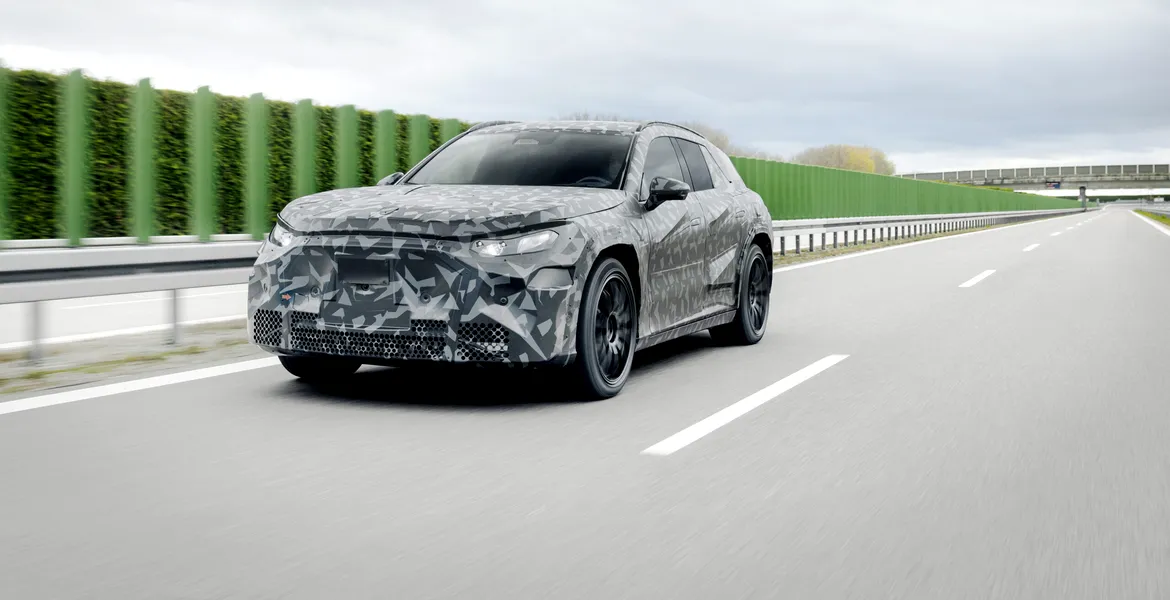 Mercedes-AMG dezvăluie prima imagine cu viitorul SUV de performanță. Modelul electric va produce peste 1.000 CP