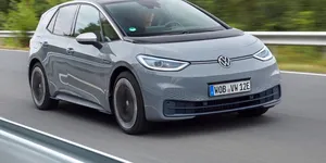 Piața auto din România: mașinile electrice cresc cu 86% în octombrie 2025, impulsionate de programul Rabla