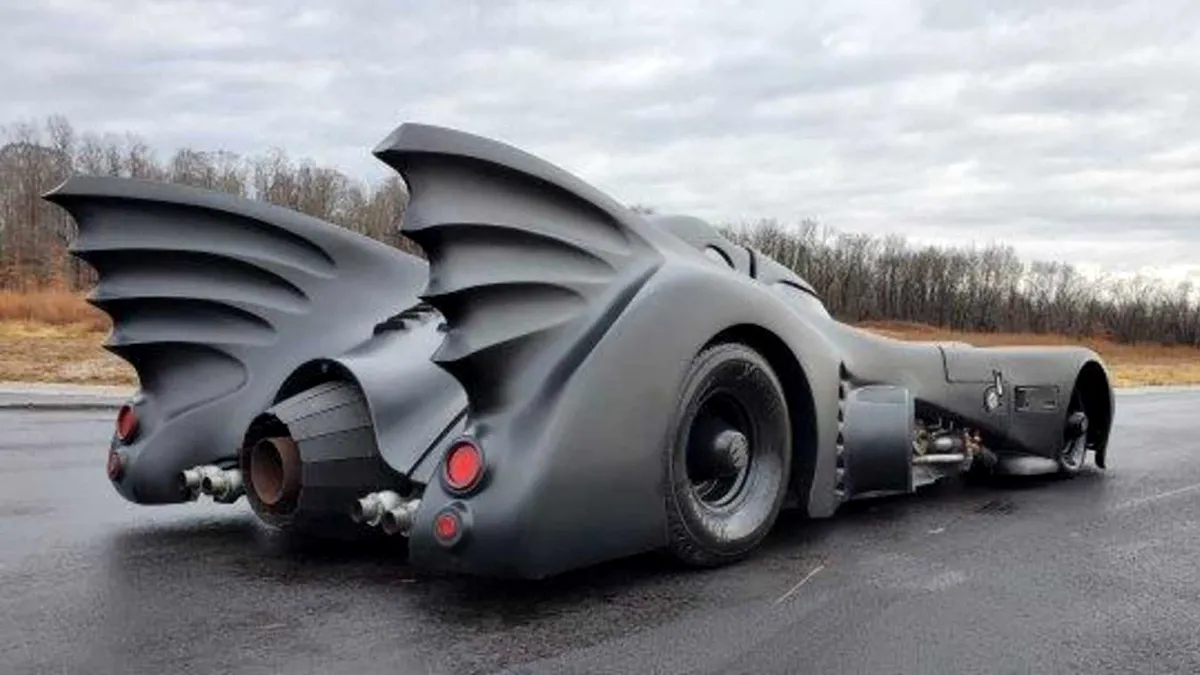 Cât ajunge să coste o mașină ca a lui Batman la o licitație auto