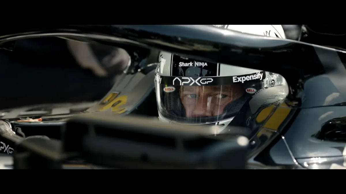McLaren scoate la vânzare cinci monoposturi istorice de Formula 1 pilotate de Senna, Hamilton, Norris și Brad Pitt